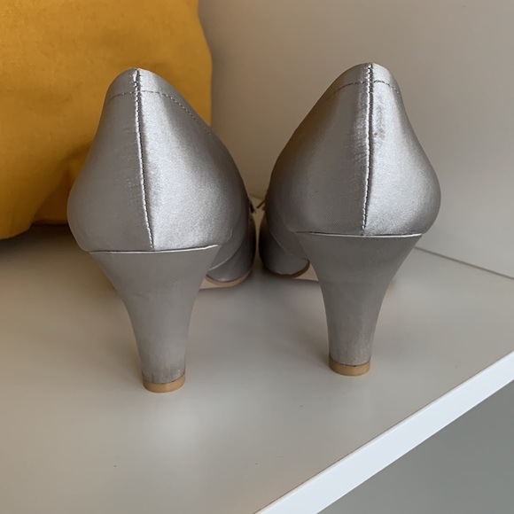 Madden Girl - silver satin pumps, size 7.5, 2.5” heel, worn once - Picture 4 of 9